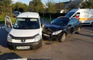 У Нововолинську знову ДТП на перехресті вулиць Миру та Сковороди! У Нововолинську знову ДТП на перехресті вулиць Миру та Сковороди!