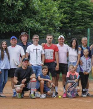 Аматорські змагання із тенісу відбулись у Нововолинську (фоторепортаж)