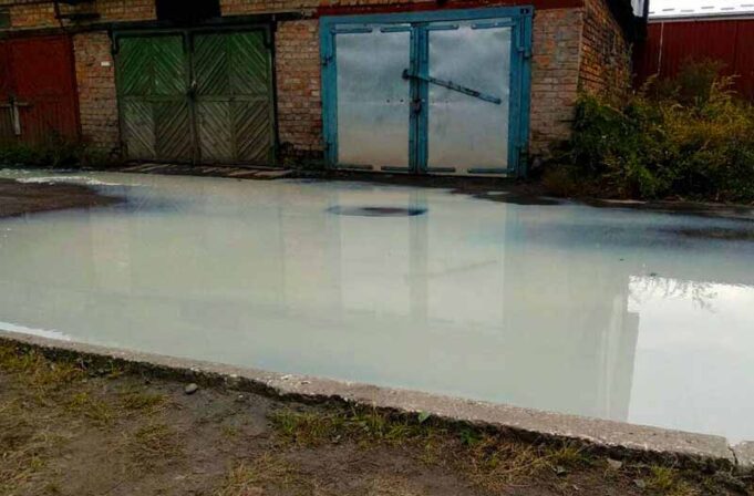 На олійно-жировому комбінаті прорвало дно? На олійно-жировому комбінаті прорвало дно?