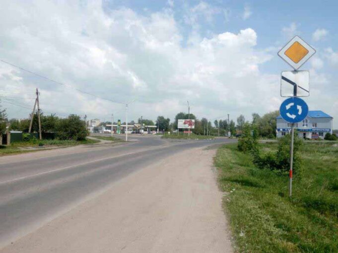 Для того, щоб замінити дорожні знаки влада чекає ДТП? Для того