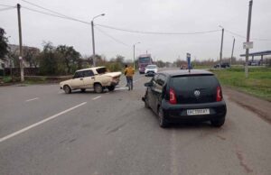 ДТП на об’їзній: зіткнулися Volkwagen та ВАЗ ДТП на об'їзній: зіткнулися Volkwagen та ВАЗ