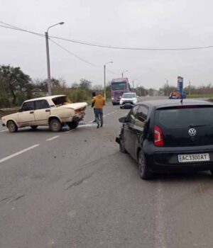 ДТП на об'їзній: зіткнулися Volkwagen та ВАЗ