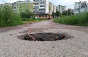 На 15-му мікрорайоні на дорогах і під ногами провалюється асфальт! На 15-му мікрорайоні на дорогах і під ногами провалюється асфальт!