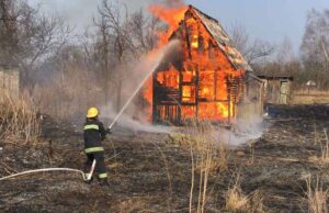 В Благодатному через спалювання сухостою згоріла дача В Благодатному через спалювання сухостою згоріла дача
