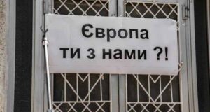 У Нововолинську – мітинг через затримані на кордоні каски та бронежилети (відео) У Нововолинську - мітинг через затримані на кордоні каски та бронежилети (відео)