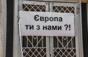 У Нововолинську – мітинг через затримані на кордоні каски та бронежилети (відео) У Нововолинську - мітинг через затримані на кордоні каски та бронежилети (відео)