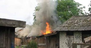 У Нововолинську знову горять старі сараї. У Нововолинську знову горять старі сараї.