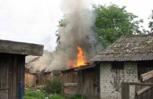 У Нововолинську знову горять старі сараї. У Нововолинську знову горять старі сараї.