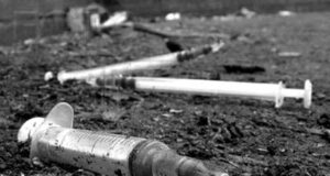 Наркоманія. У Нововолинську знайшли 30 шприців за 10 хвилин (Відео) Наркоманія. У Нововолинську знайшли 30 шприців за 10 хвилин (Відео)