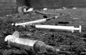 Наркоманія. У Нововолинську знайшли 30 шприців за 10 хвилин (Відео) Наркоманія. У Нововолинську знайшли 30 шприців за 10 хвилин (Відео)