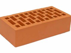 Автомобіль нововолинця завалило цеглою з вантажівки Автомобіль нововолинця завалило цеглою з вантажівки