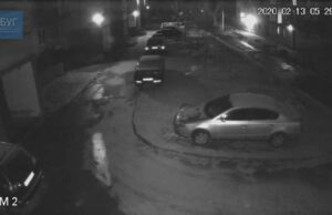 Біля будинку по вулиці Новововолинській вкрали ковпаки автоколіс (ВІДЕО) Біля будинку по вулиці Новововолинській вкрали ковпаки автоколіс (ВІДЕО)