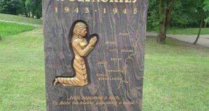 “Один з пам’ятників “Жертвам Волинської різні”, дуже символічний. На ньому молитва не за жертв конфлікту,... "Один з пам'ятників "Жертвам Волинської різні"