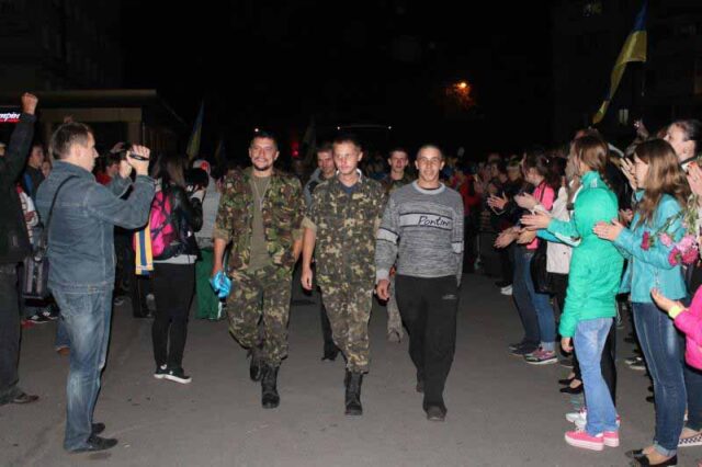 Визволених із полону бійців 51-ої зустріли у Володимирі (ВІДЕО) Визволених із полону бійців 51-ої зустріли у Володимирі (ВІДЕО)