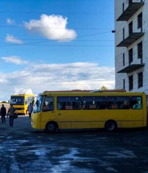 У Нововолинську водій маршрутки змусив пасажирів купувати у нього маски