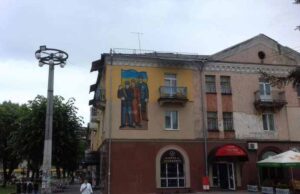 Декомунізація по-нововолинськи: радянське мозаїчне панно досі «прикрашає» місто Декомунізація по-нововолинськи: радянське мозаїчне панно досі «прикрашає» місто