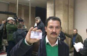 Волонтер Костянтин Зінкевич: посвідчення кандидата в нардепи й розмова з генералами Волонтер Костянтин Зінкевич: посвідчення кандидата в нардепи й розмова з генералами