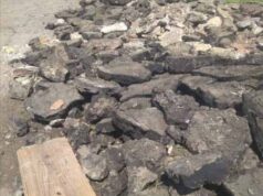 Хамство замість пояснень: у Нововолинську на дорогу викинули брили асфальту. ФОТО Хамство замість пояснень: у Нововолинську на дорогу викинули брили асфальту. ФОТО