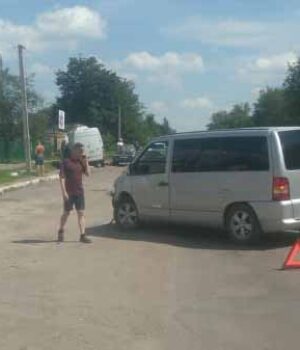 На виїзді з Нововолинська зіткнулось два мікроавтобуси. ФОТО