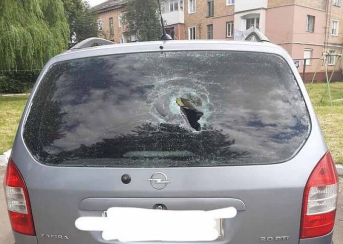 Шукають свідків: У Нововолинську невідомі розбили скло автомобіля Шукають свідків: У Нововолинську невідомі розбили скло автомобіля