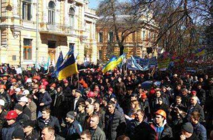 Шахтарі хочуть заблокувати рух у центрі столиці Шахтарі хочуть заблокувати рух у центрі столиці