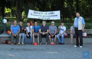 Нововолинські шахтарі мітингують перед ВРУ та планують йти до Кабміну Нововолинські шахтарі мітингують перед ВРУ та планують йти до Кабміну