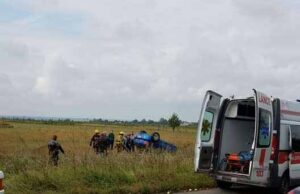 Поблизу шахти №1 авто злетіло з дороги та перекинулось Поблизу шахти №1 авто злетіло з дороги та перекинулось