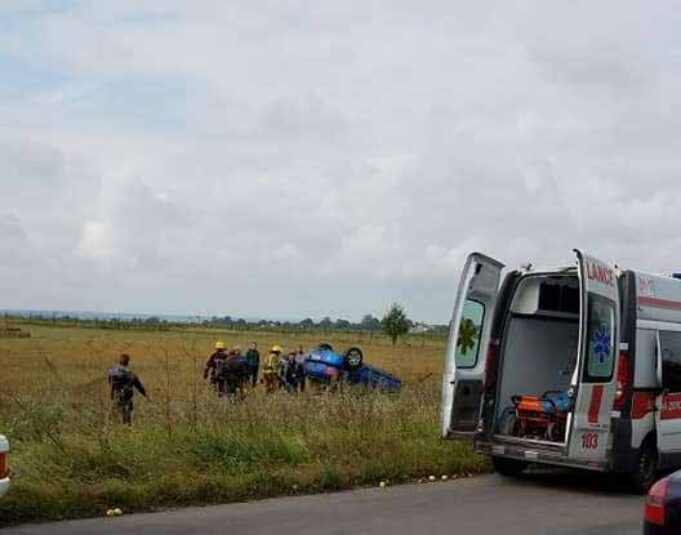 Поблизу шахти №1 авто злетіло з дороги та перекинулось Поблизу шахти №1 авто злетіло з дороги та перекинулось
