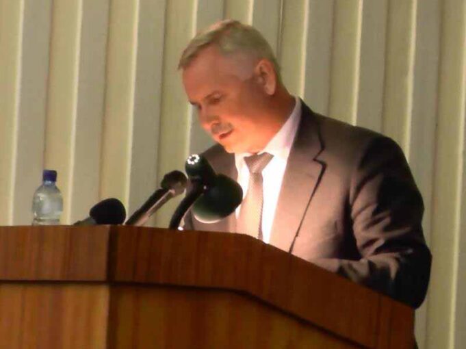 Мер Віктор Сапожніков відзвітував про роботу у 2013 році Мер Віктор Сапожніков відзвітував про роботу у 2013 році