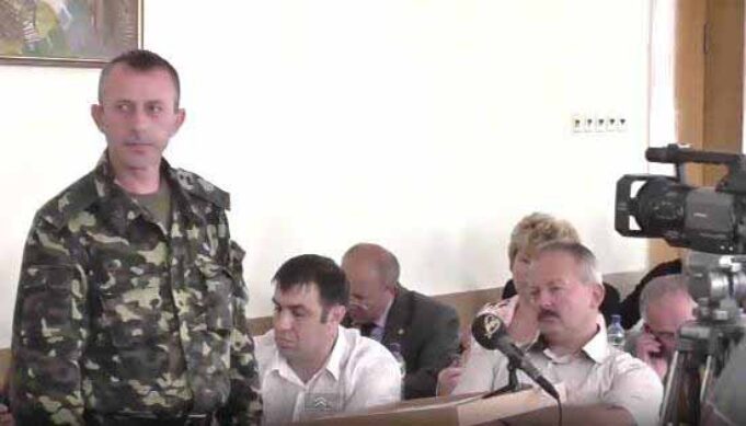 Депутати “скинуться” на бронежилети нововолинським хлопцям Депутати "скинуться" на бронежилети нововолинським хлопцям