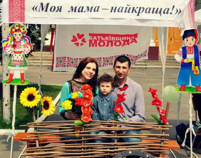 Нагородили переможців конкурсу “Моя мама – найкраща” Нагородили переможців конкурсу "Моя мама - найкраща"