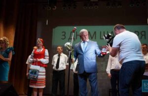 Урочистості до Дня міста: “зігнані” бюджетники покинули зал Урочистості до Дня міста: "зігнані" бюджетники покинули зал