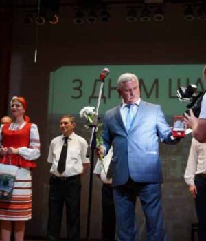 Урочистості до Дня міста: "зігнані" бюджетники покинули зал