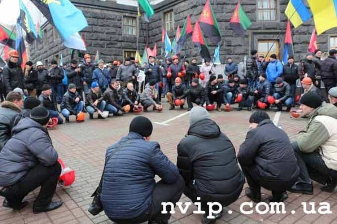 Шахтарі Нововолинська та Червонограда пікетуватимуть Верховну раду Шахтарі Нововолинська та Червонограда пікетуватимуть Верховну раду