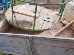 Аби не купувати нового дитмайданчика, у Нововолинську вкотре ремонтуватимуть старий Аби не купувати нового дитмайданчика