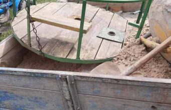 Аби не купувати нового дитмайданчика, у Нововолинську вкотре ремонтуватимуть старий Аби не купувати нового дитмайданчика