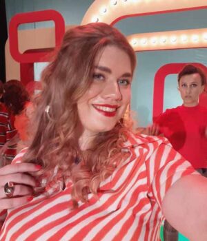 116433459_3299657476926227_6774563935998260471_o Пишнотіла модель з Нововолинська знялася у рекламі від "Рошен". ВІДЕО