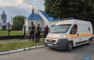 Поблизу церкви у Нововолинську побилися двоє чоловіків Поблизу церкви у Нововолинську побилися двоє чоловіків