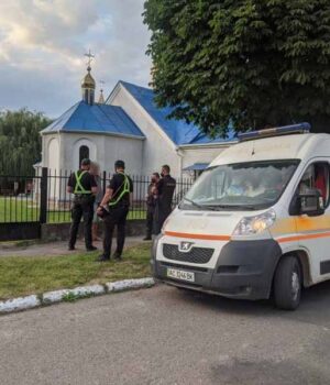 Поблизу церкви у Нововолинську побилися двоє чоловіків