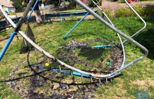 У Нововолинську вандали вкотре понищили містечко атракціонів в парку. ФОТО У Нововолинську вандали вкотре понищили містечко атракціонів в парку. ФОТО