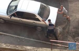 У Нововолинську в аварійному люку застрягла автівка. ВІДЕО У Нововолинську в аварійному люку застрягла автівка. ВІДЕО