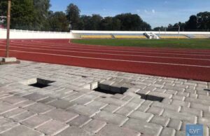У всьому винна погода: пояснили, чому провалюється бруківка на оновленому стадіоні у Нововолинську У всьому винна погода: пояснили