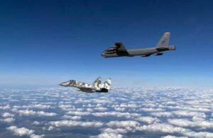 Над Нововолинськом пролетіли американські ядерні бомбардувальники. ФОТО Над Нововолинськом пролетіли американські ядерні бомбардувальники. ФОТО