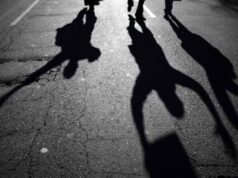 “Ставай на коліна і проси, щоб відпустили” – компанія молодиків побила та пограбувала дівчину "Ставай на коліна і проси