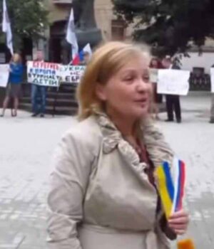 "Уродженка Нововолинська" розповіла про "жахи Європи" і "зооборделі"