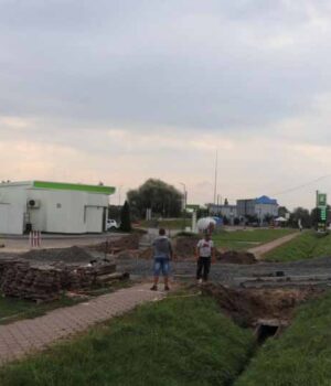 Бетонний паркан та новий виїзд: чи гарантує це спокій сусідам скандальної АЗС у Нововолинську?