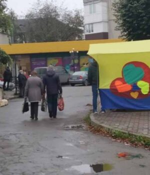 У Нововолинську роздавали газети із замовними матеріалами та агітували у непризначеному місці