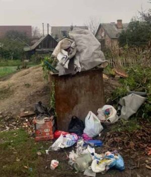 121827952_4469652876442856_7446923370937249534_n-1 У Нововолинську жителі двох вулиць змушені збирати сміття в один ящик