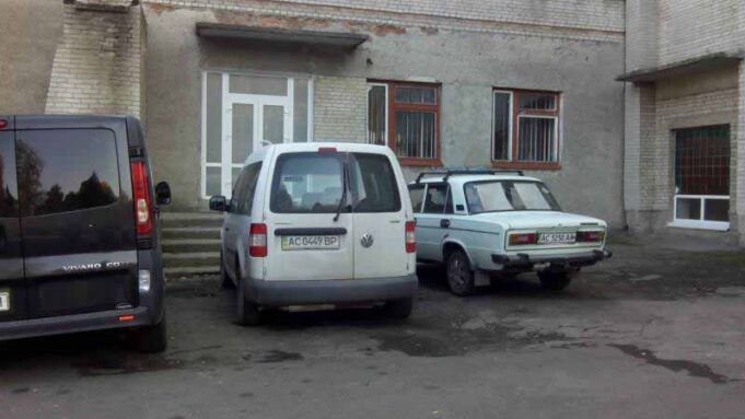 Водії блокують вхід до хірургічного корпусу лікарні (ФОТО) Водії блокують вхід до хірургічного корпусу лікарні (ФОТО)
