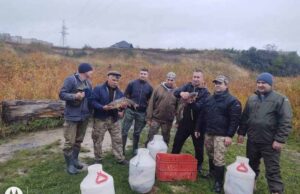 У водойми Нововолинська рибалки випустили пів тонни риби У водойми Нововолинська рибалки випустили пів тонни риби